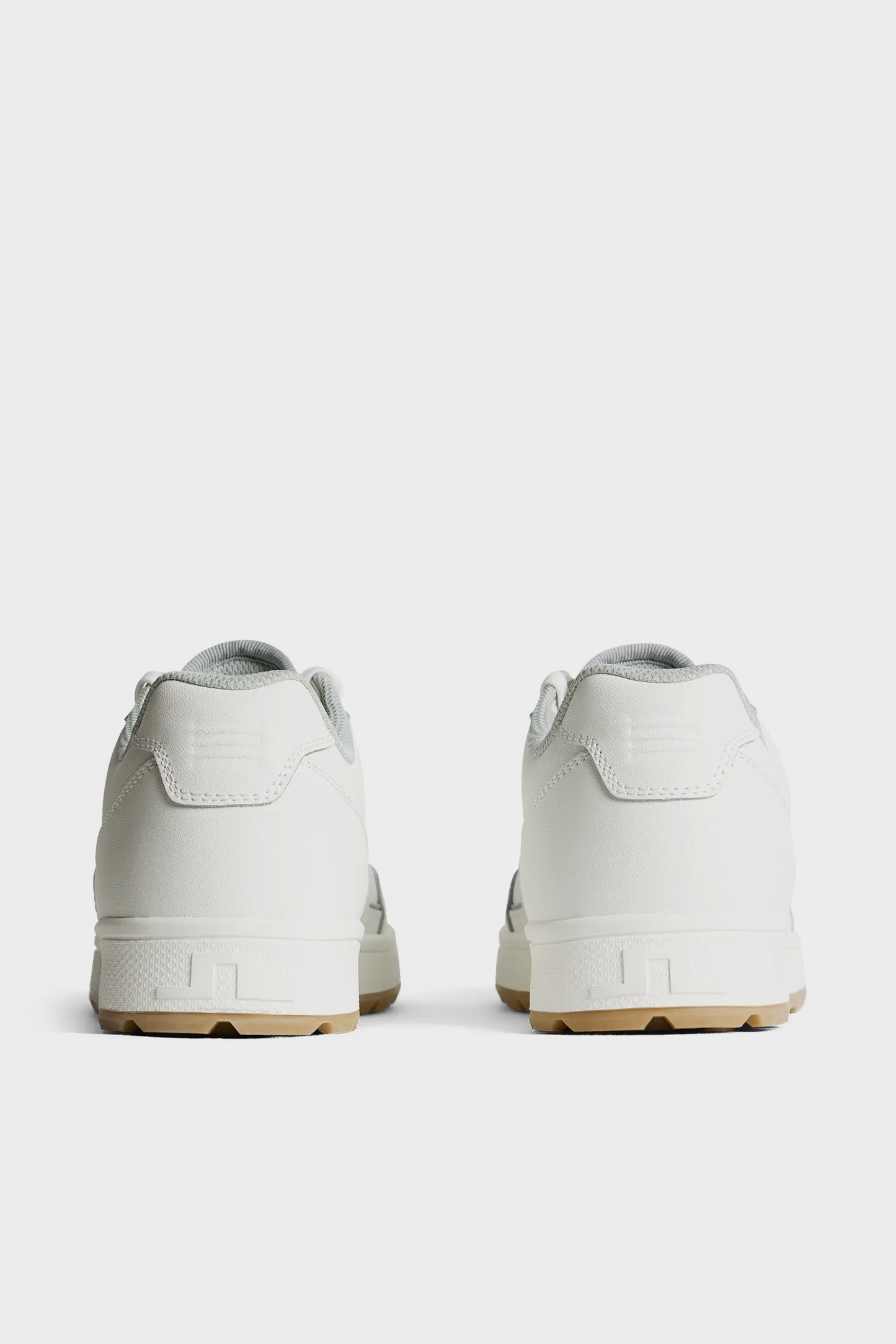 Ace Low-Top Golf Sneaker W / White
