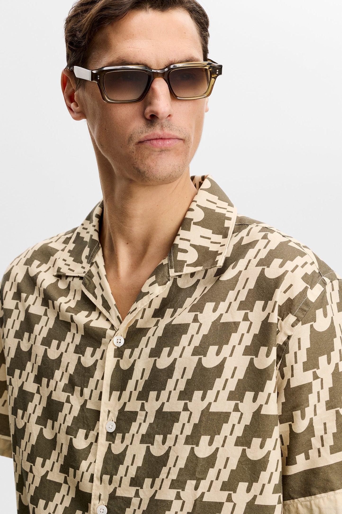 Ellis Border Resort Shirt / Glitch Kalamata