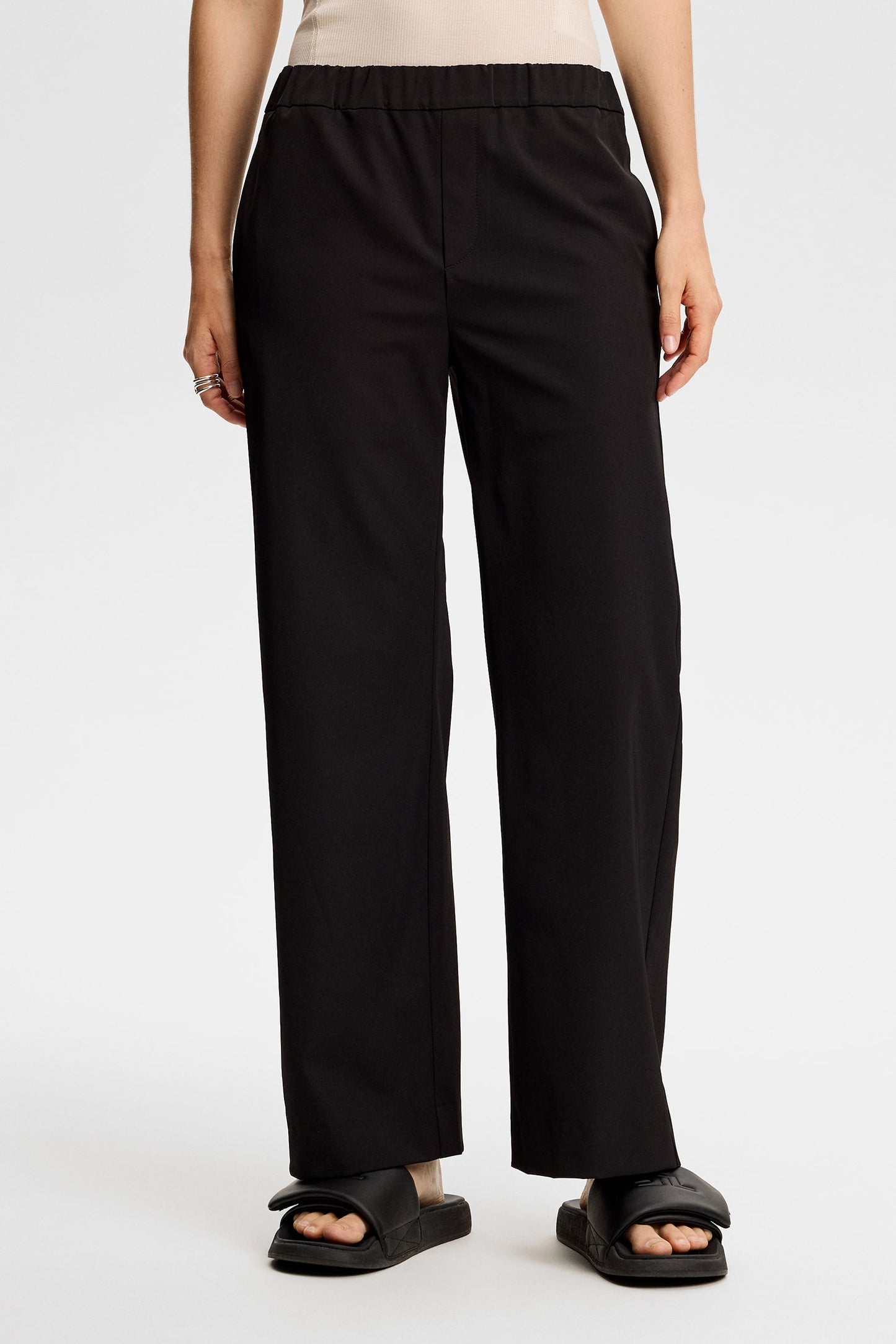 Anja Pant / Black