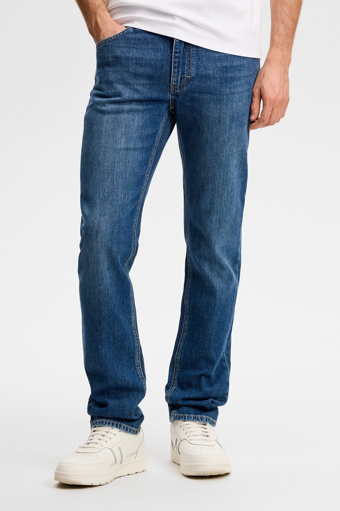 Jax Mid Wash Slim Jeans / Mid Blue