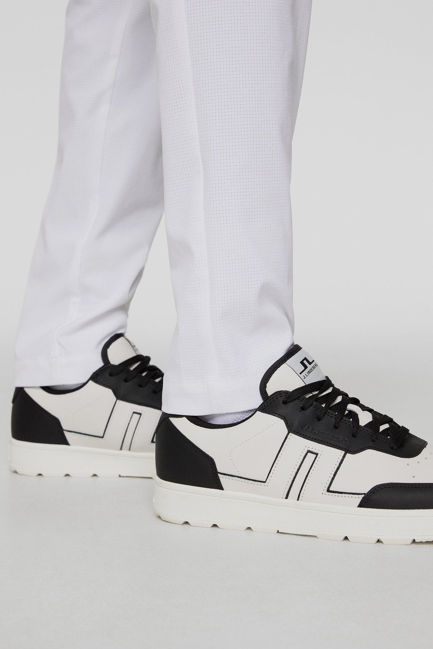 Ace Low-Top Golf Sneaker / Black